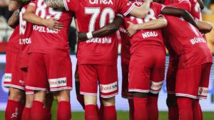 4 gollü Antalya derbisi! Antalyaspor geriden gelip kazandı