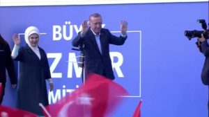 Erdoğan: İzmir’in Dağlarında Açan Çiçekleri Babalarının Malı Sanarak Sağa Sola Peşkeş Çekenlere Verilecek En Hoş Yanıt, İzmirlinin Sandıkta Kendi…