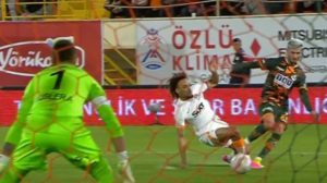 Galatasaray Alanyaspor penaltı var mı yok mu? Sasha Boey konumu penaltı mı?