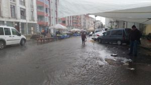 Tekirdağ’da şiddetli yağış: Sokaklar adeta dereye döndü