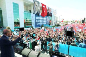 Cumhurbaşkanı Erdoğan: “Yarın sandıkları bayram yerine çevireceğiz”