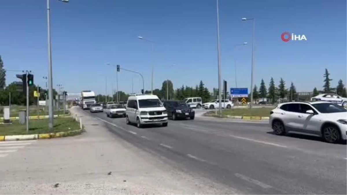 Afyonkarahisar-Konya karayolunda bayram trafiği yoğunluğu