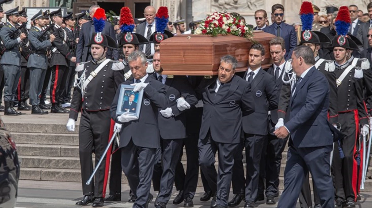 Eski İtalya Başbakanı Silvio Berlusconi son seyahatine uğurlandı! Türkiye’den iki isim cenaze merasimine katıldı