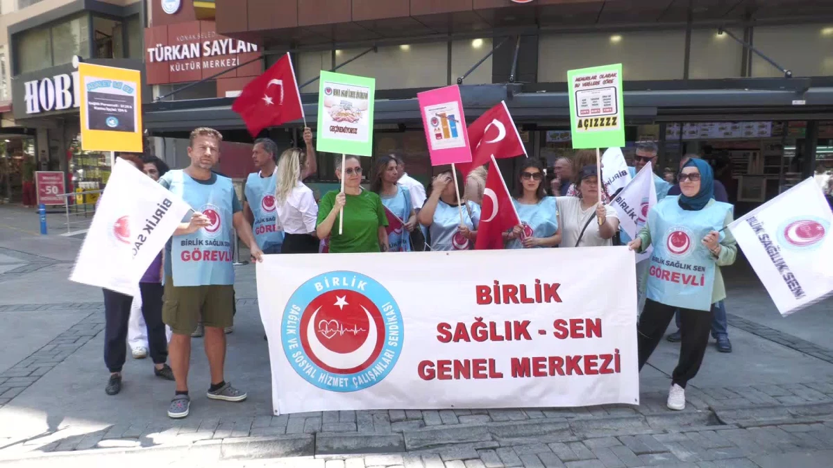 İzmir’de ‘Kurban Kesemiyoruz’ Diyen Memurlar, Mendil Açıp Temsili Kurban Parası Topladı