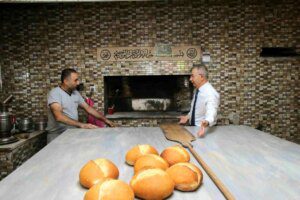 Amasya Valisi Yılmaz Doruk, Taşova’da Fırında Ekmek Pişirdi