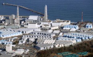 İtirazlara karşın Japonya Perşembe günü Fukushima Nükleer Tesisinin işlenmiş radyoaktif suyunu denize boşaltacağını açıkladı