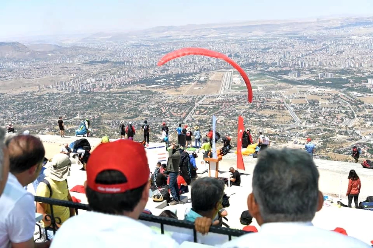 Kayseri Büyükşehir Belediye Lideri Yamaç Paraşütü Türkiye Şampiyonası’na Katıldı