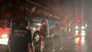 Malatya’da Yolcu Otobüsü Alev Aldı