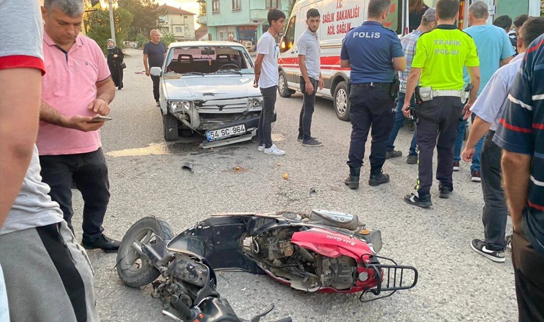 Akyazı’da araba ile motosiklet çarpıştı, şoför yaralandı