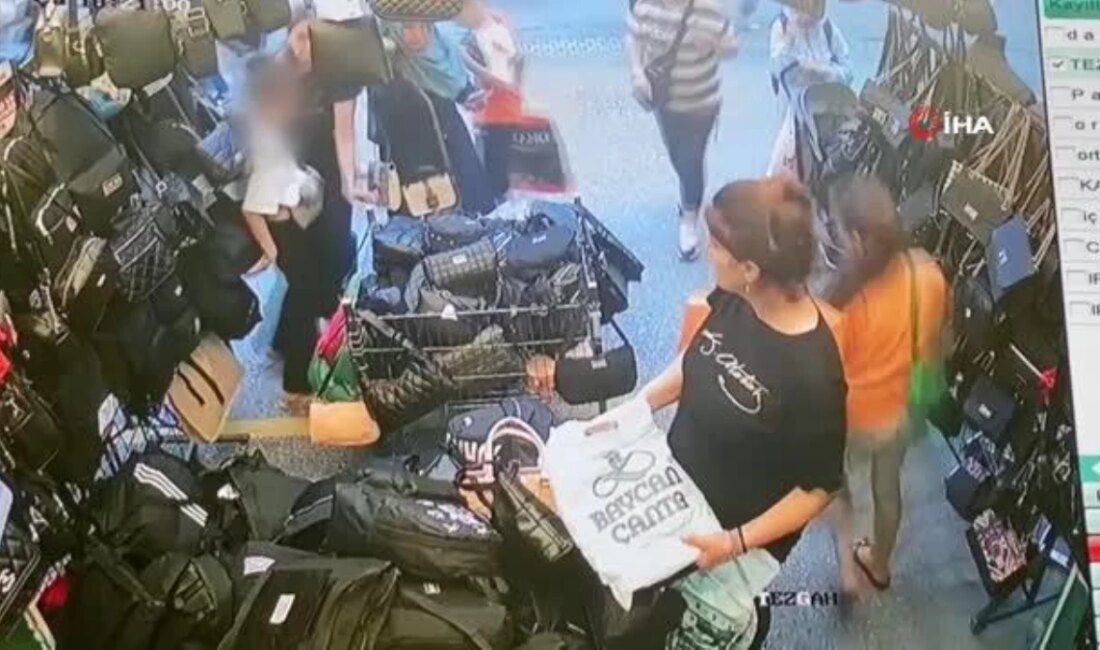 Anne ve küçük kızının organize çanta hırsızlığı kamerada