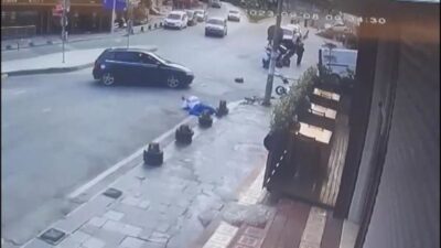 Arnavutköy’de motosiklet şoförü arabayla çarpıştı