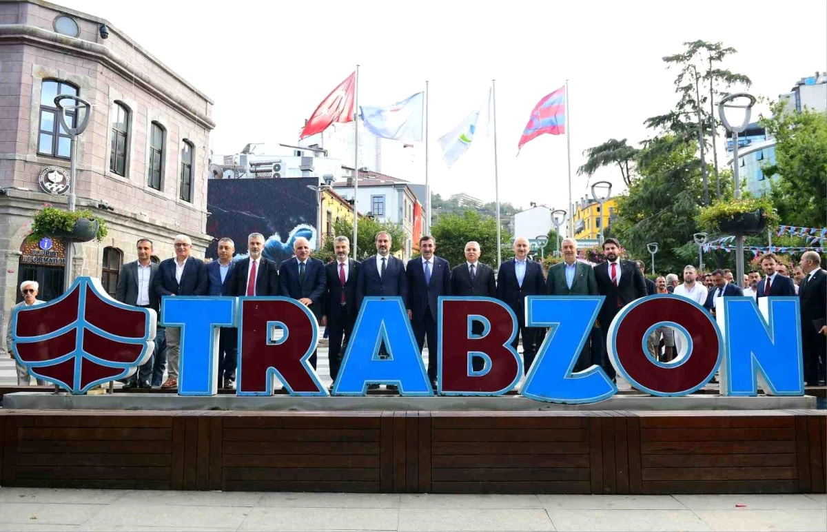 Cumhurbaşkanı Yardımcısı Trabzon’da Ziyaretlerde Bulundu