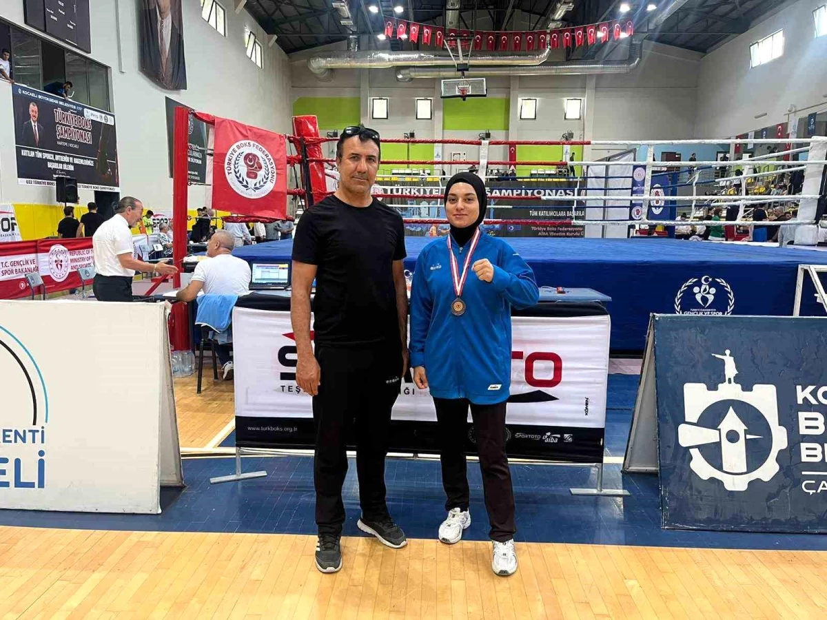 Depremzede boksör Nurgül Hoş Türkiye Boks Şampiyonası’nda üçüncü oldu