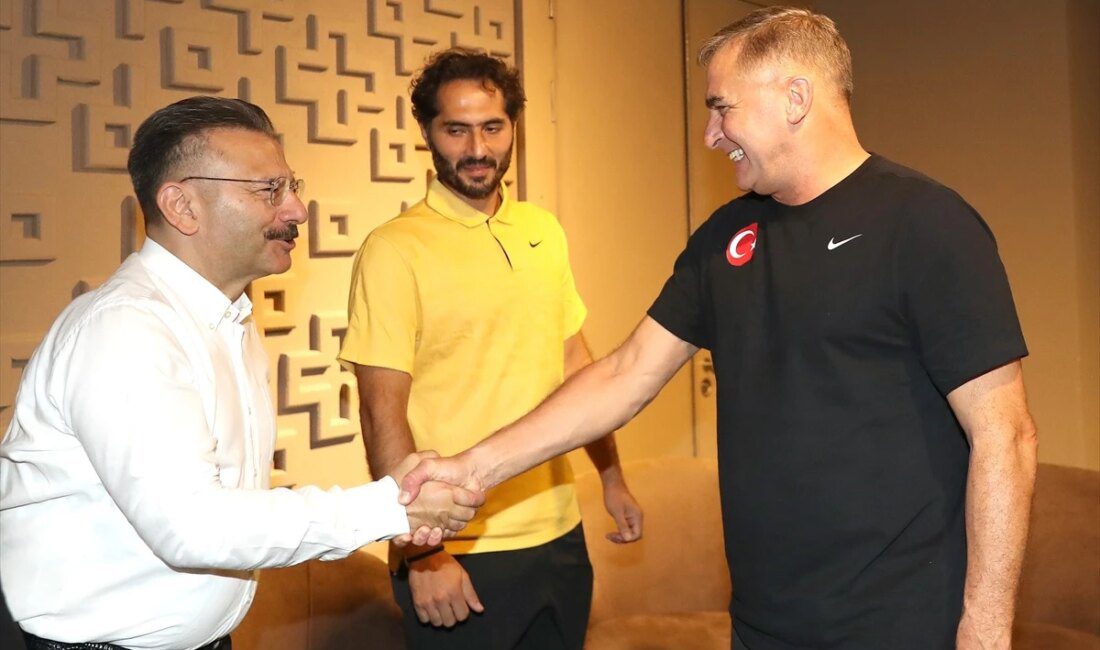 Eskişehir Valisi Hüseyin Aksoy, A Ulusal Futbol Kadrosu’nu ziyaret etti