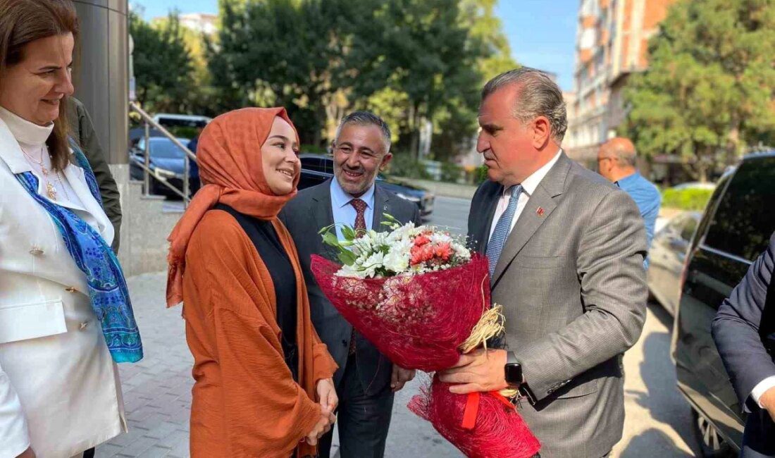 Gençlik ve Spor Bakanı Osman Aşkın Bak, AK Parti’yi ziyaret etti