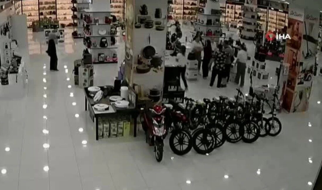Isparta’da mağaza çalışanları ile müşteri çift ortasındaki hengame kamerada