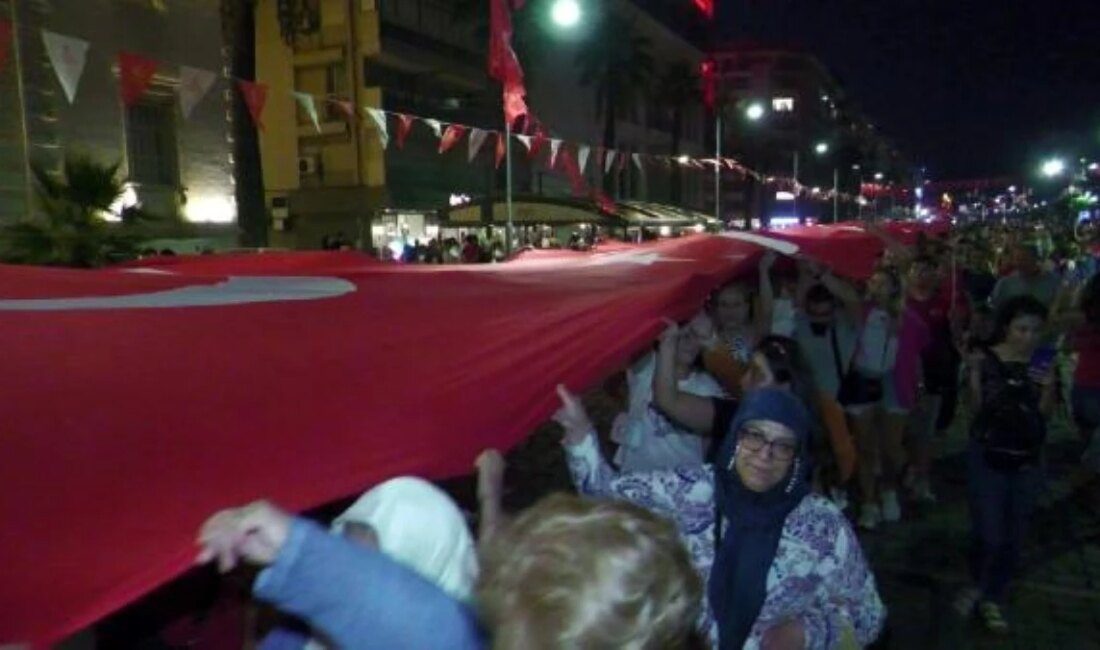 İzmir’in Kurtuluş Yıldönümü Fener Alayı ve Konserlerle Devam Etti