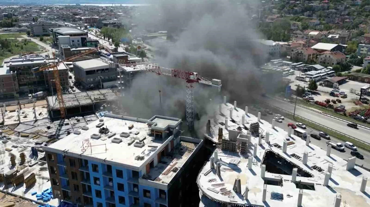 İzmit’te inşaat halindeki binada yangın çıktı
