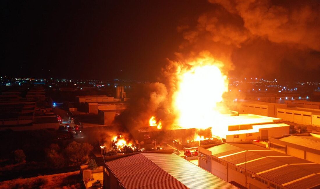 Manisa’da geri dönüşüm fabrikasında yangın!