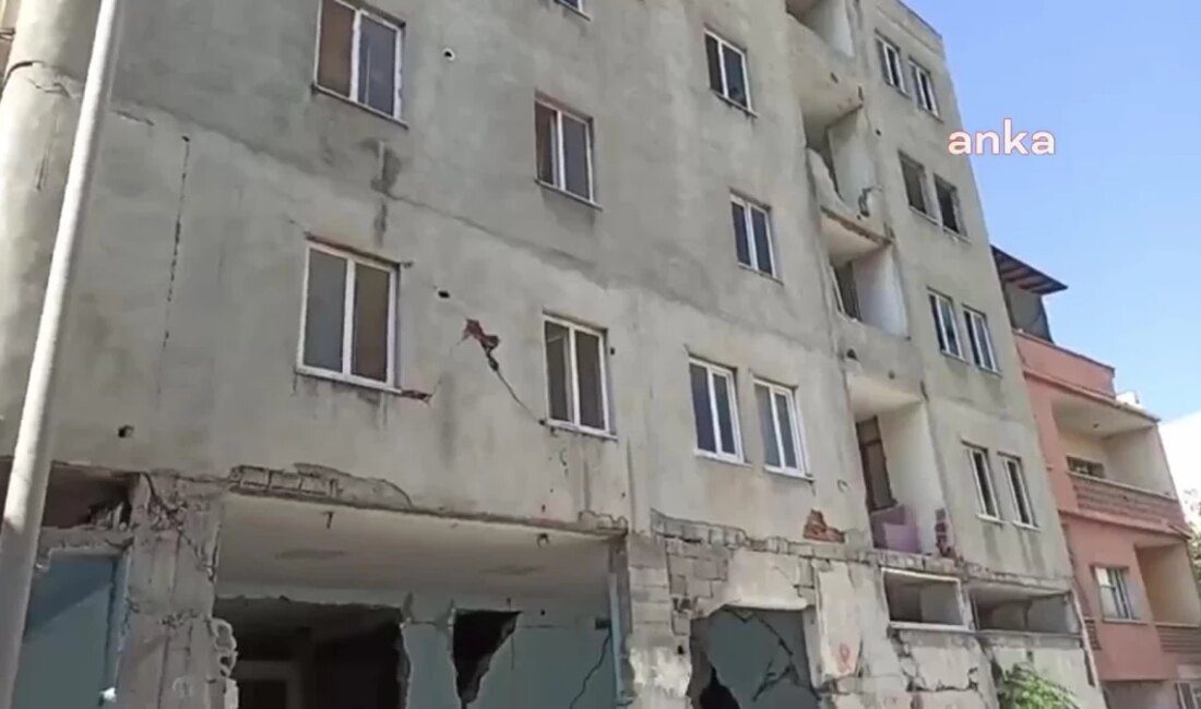 Osmaniye’deki ağır hasarlı binalar tedirginlik yaratıyor