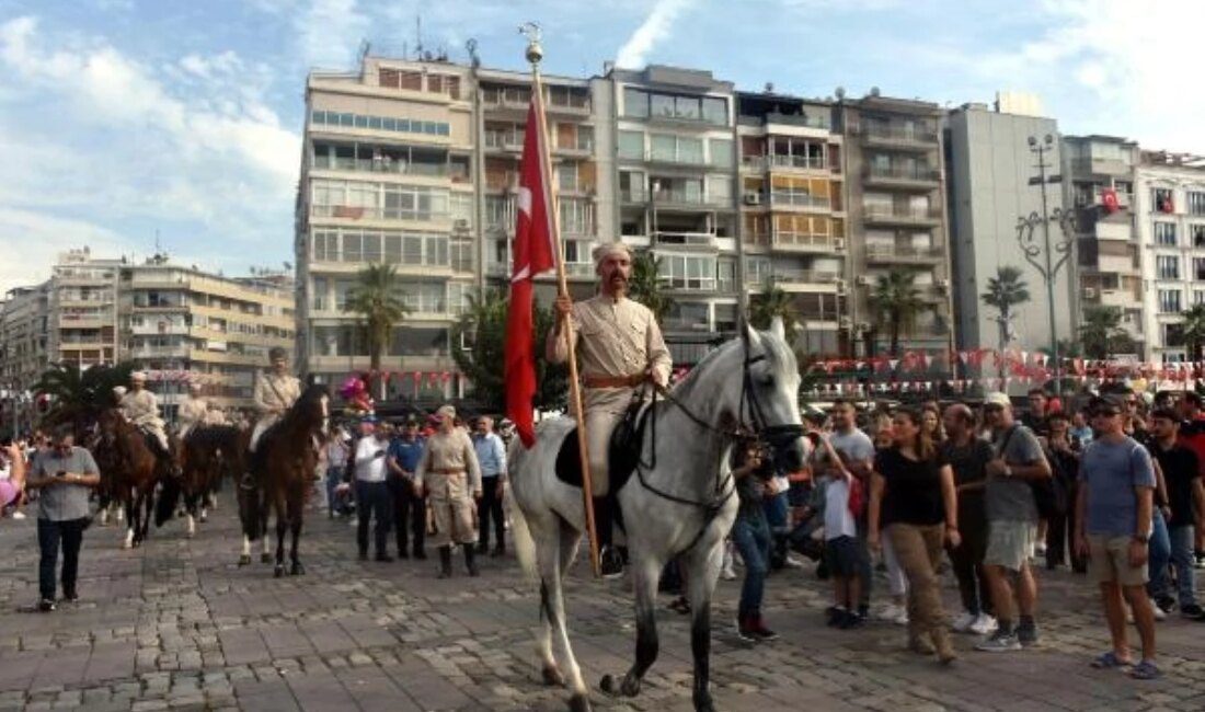 SoloTürk ve Türk Yıldızları İzmir’de Hayran Bıraktı