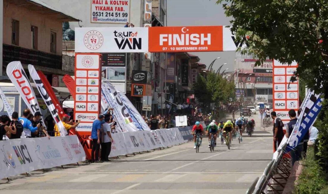 Tour of Van Bisiklet Yarışı’nın Erciş etabı tamamlandı